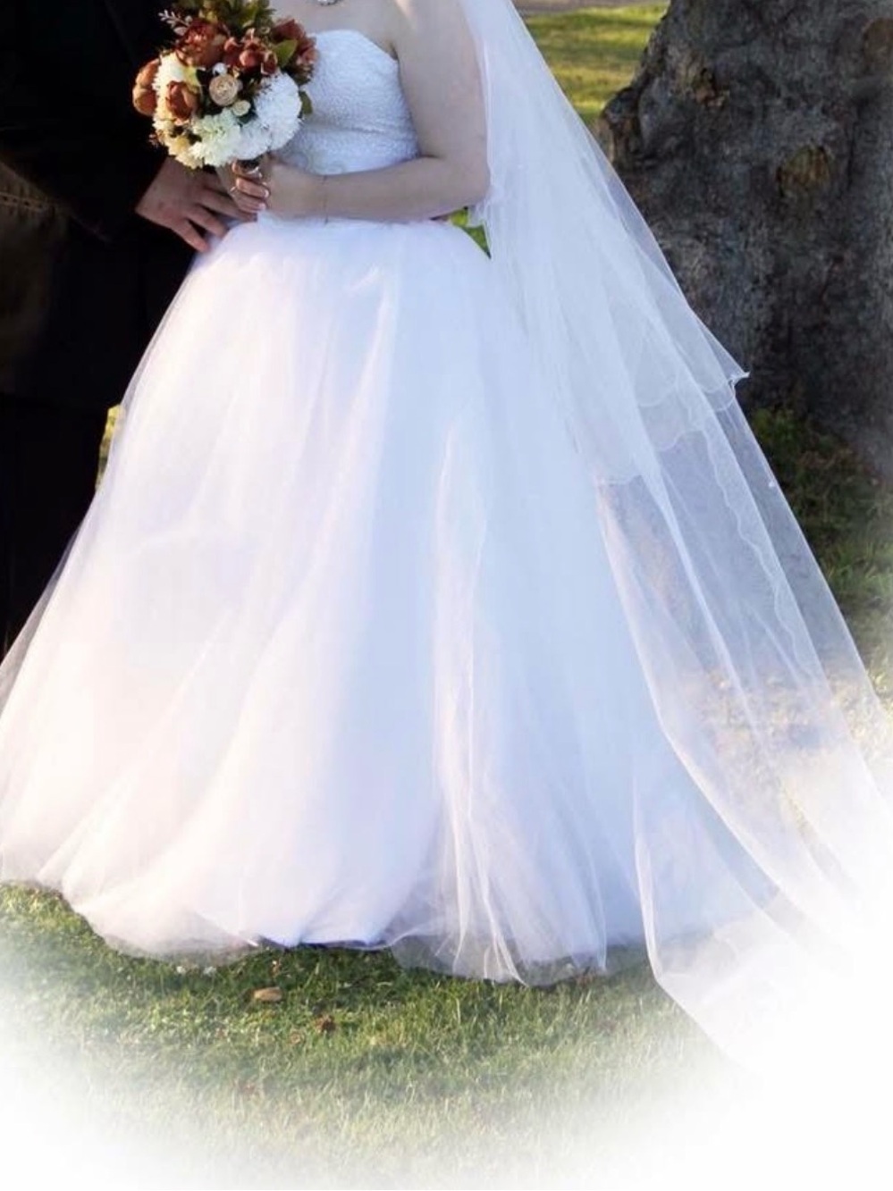 White Strapless Ball Gown Wedding Dress with Veil